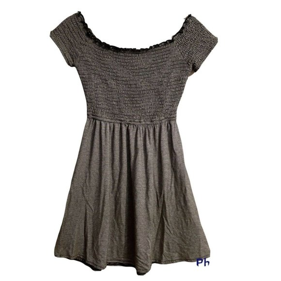 Hollister Dresses & Skirts - Hollister Small Mini Dress Black Gray Pinstripe Smocked Short Sleeve Fit…